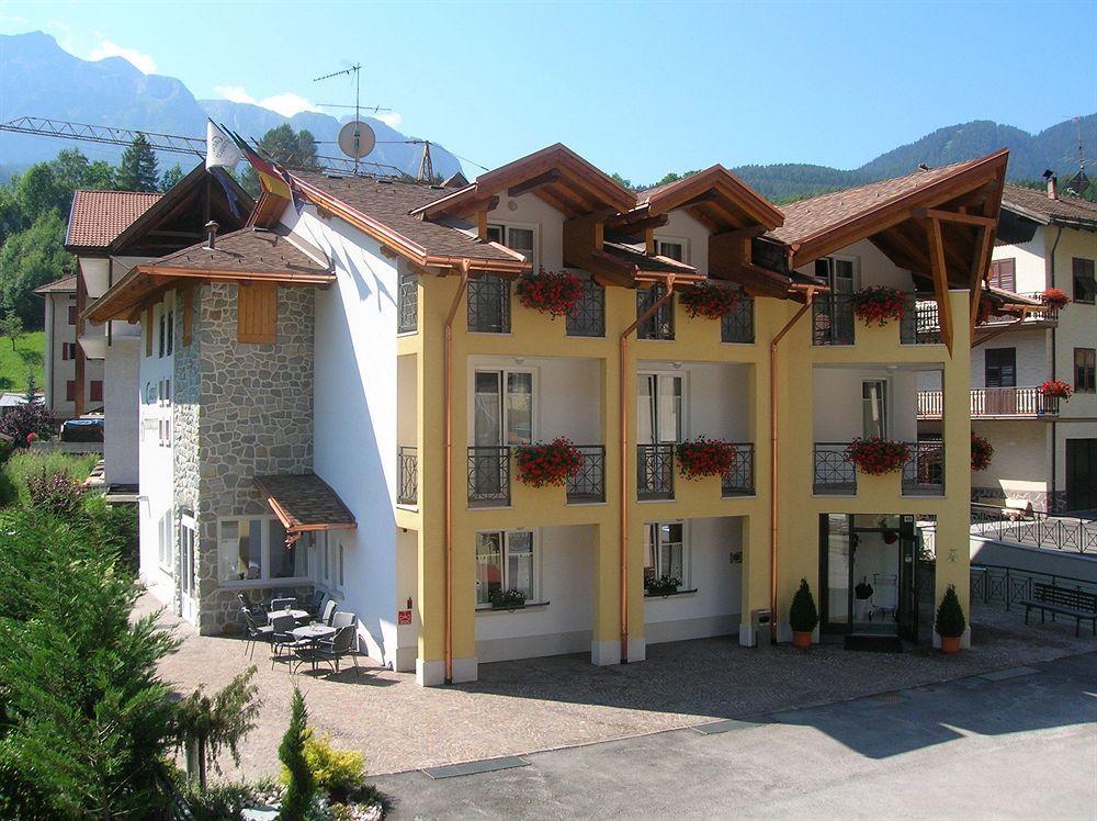 Hotel Garni Sottobosco Dimaro Eksteriør billede